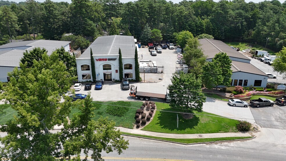 More Photos Of 2830 Simpson Cir, Norcross Showroom For Sale