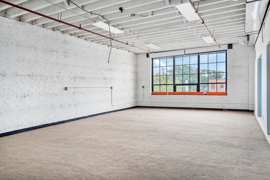 More Photos Of 1434 Fleet St, Baltimore Showroom For Lease