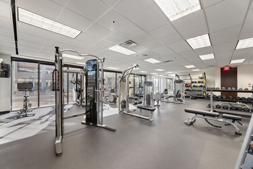 More Photos Of 2100-2120 W Walnut Hill Ln, Irving Office For Lease