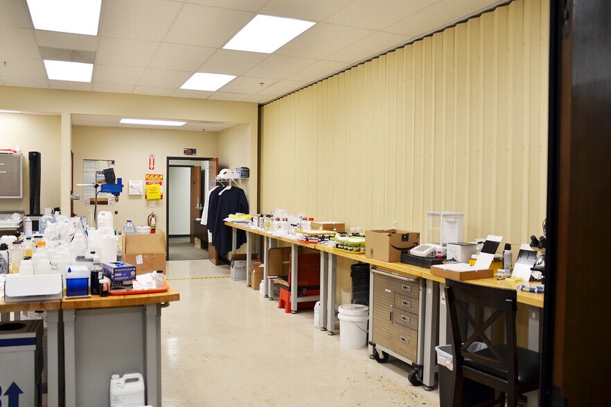 More Photos Of 375 Commerce St, Southlake Warehouse For Lease