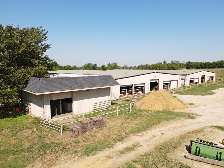 More Photos Of 2001 Stemmons Service, Sanger Land For Sale