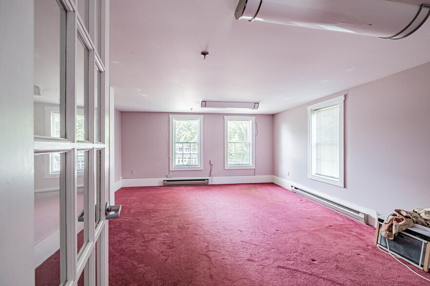 More Photos Of 309 Shore Rd, Ogunquit General Retail For Sale