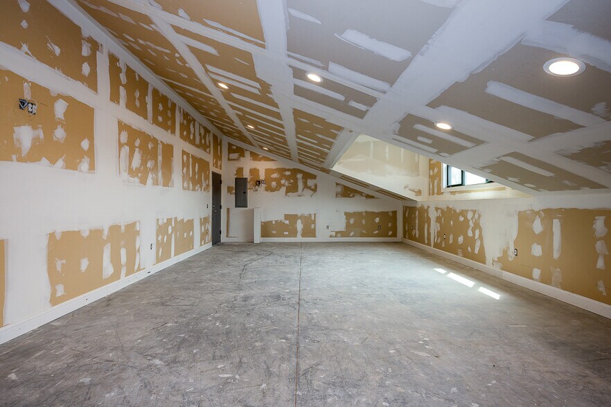 More Photos Of 1 Ten Eyck St, Stony Point General Retail For Sale