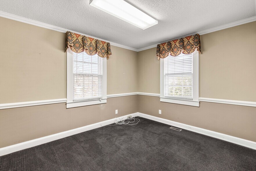 More Photos Of 302 N White St, Lancaster Office For Sale