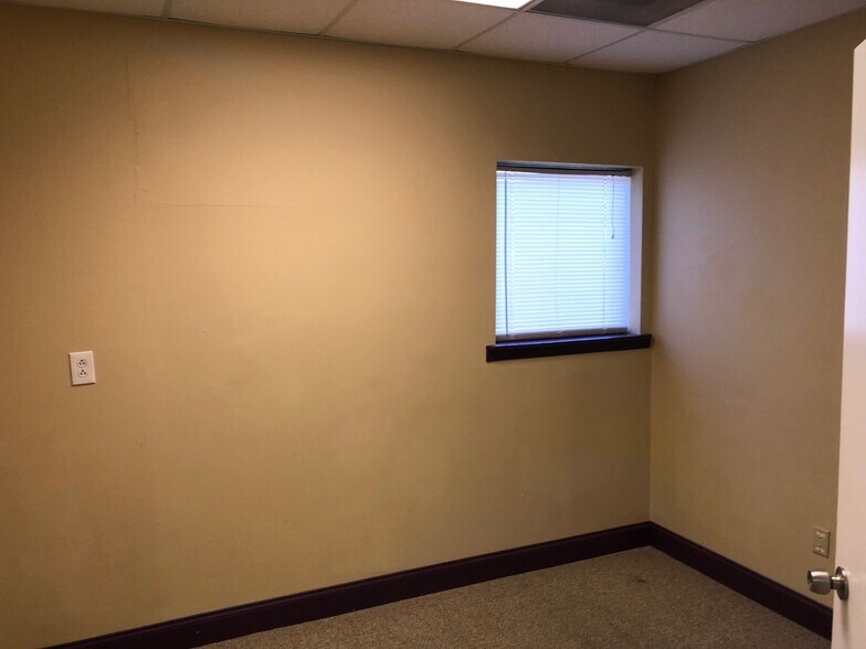 More Photos Of 188 Upper Riverdale Rd, Jonesboro Storefront Retail Office For Lease