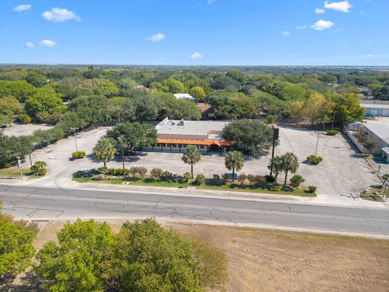 More Photos Of 983 N Highway 123 Byp, Seguin Restaurant For Sale