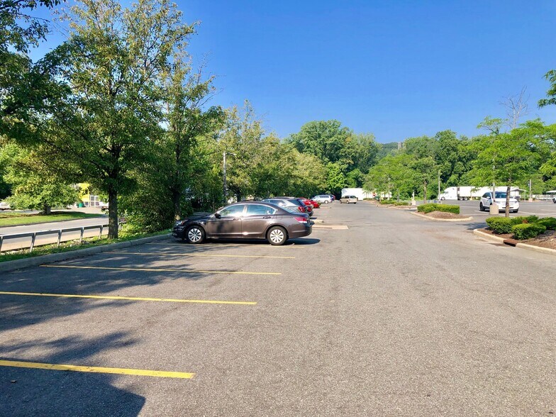 More Photos Of 267 Saw Mill River Rd, Elmsford Freestanding For Sale