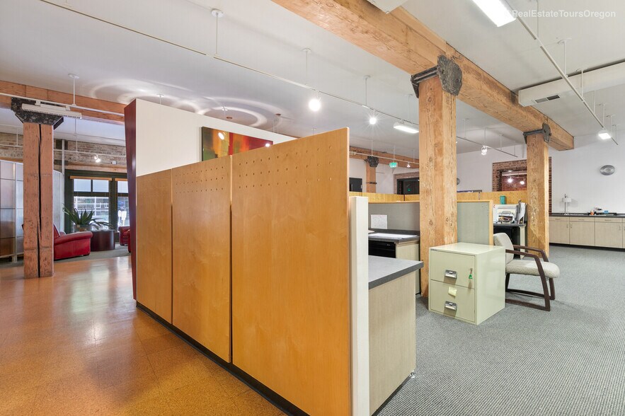 More Photos Of 1325 NW Flanders St, Portland Office For Sale