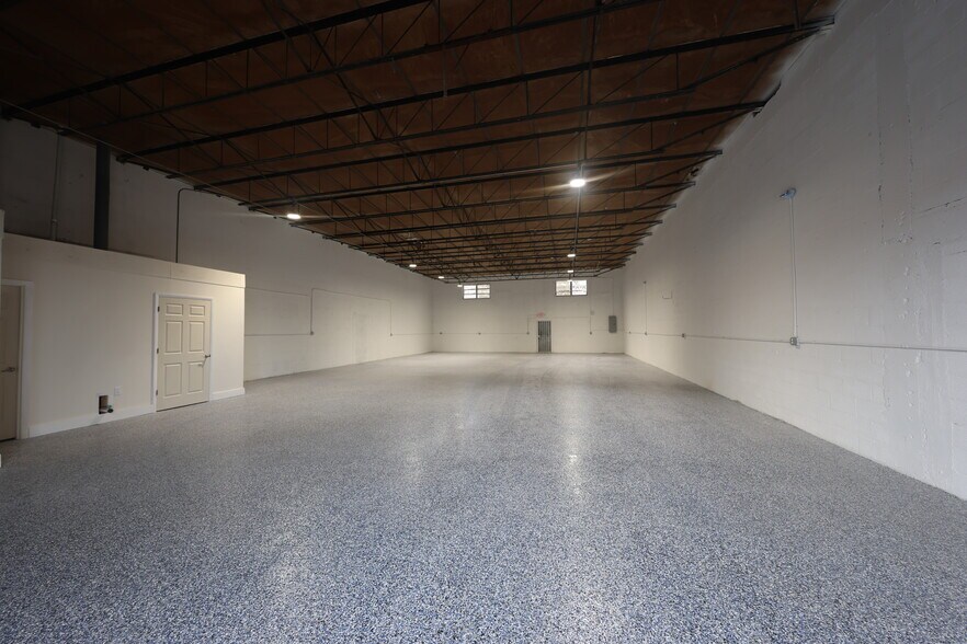 More Photos Of 670-698 W 84th St, Hialeah Unknown For Lease