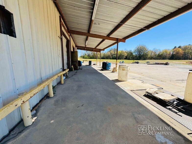 More Photos Of 139 Benjamin Hill Dr, Fitzgerald Warehouse For Sale