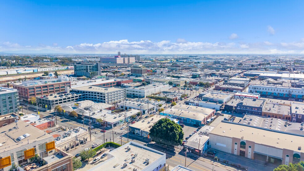 More Photos Of 1948 E 7th St, Los Angeles Bar For Lease
