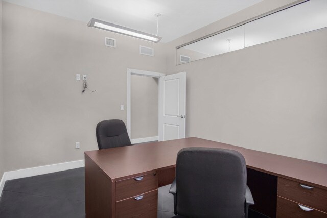 More Photos Of 2511 W Columbus Dr, Tampa Medical For Sale