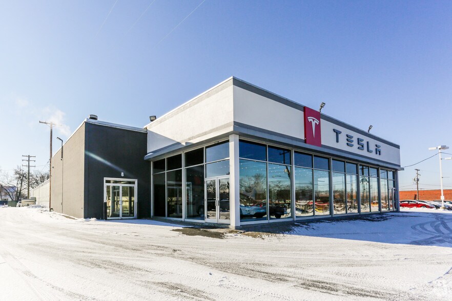 More Photos Of 5180 Mayfield Rd, Lyndhurst Auto Dealership For Sale