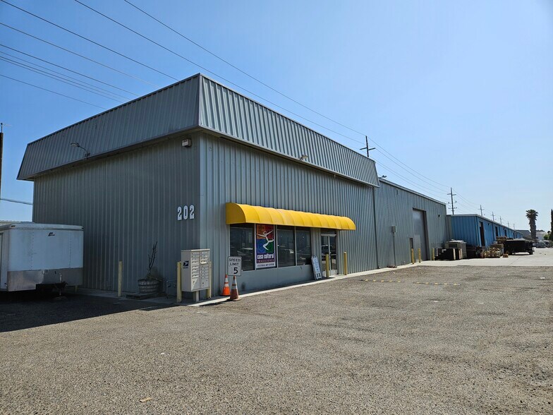 More Photos Of 202 S Santa Cruz Ave, Modesto Warehouse For Lease