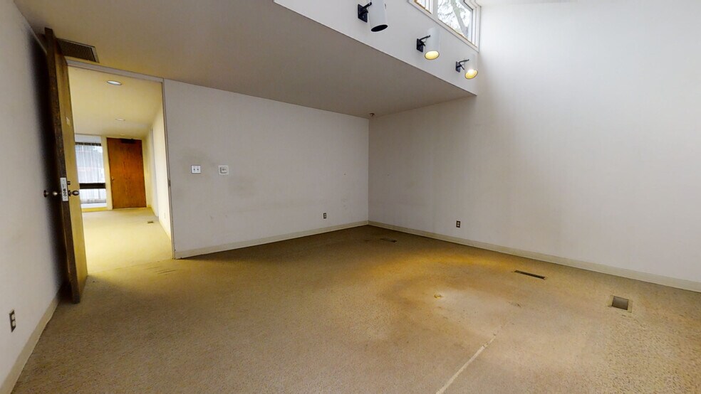 More Photos Of 901 Charleston Ave, Mattoon Medical For Lease