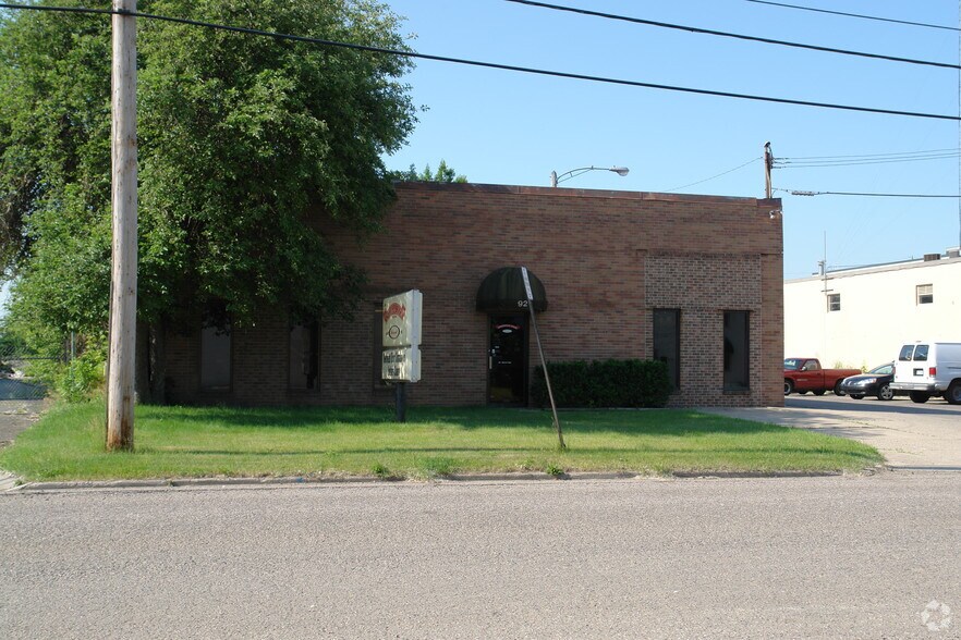 More Photos Of 921 Terminal Rd, Lansing Warehouse For Sale