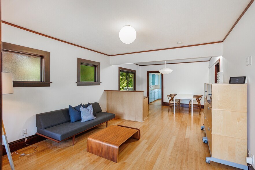 More Photos Of 2105 SE Ochoco St, Portland Office For Sale