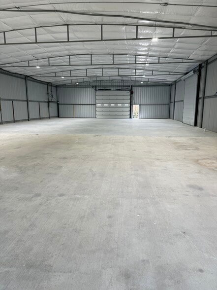 More Photos Of 1515 Lakeville Dr, Kingwood Warehouse For Lease