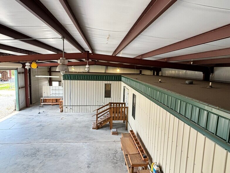 More Photos Of 19300 Valdosta Hwy, Valdosta Light Distribution For Lease