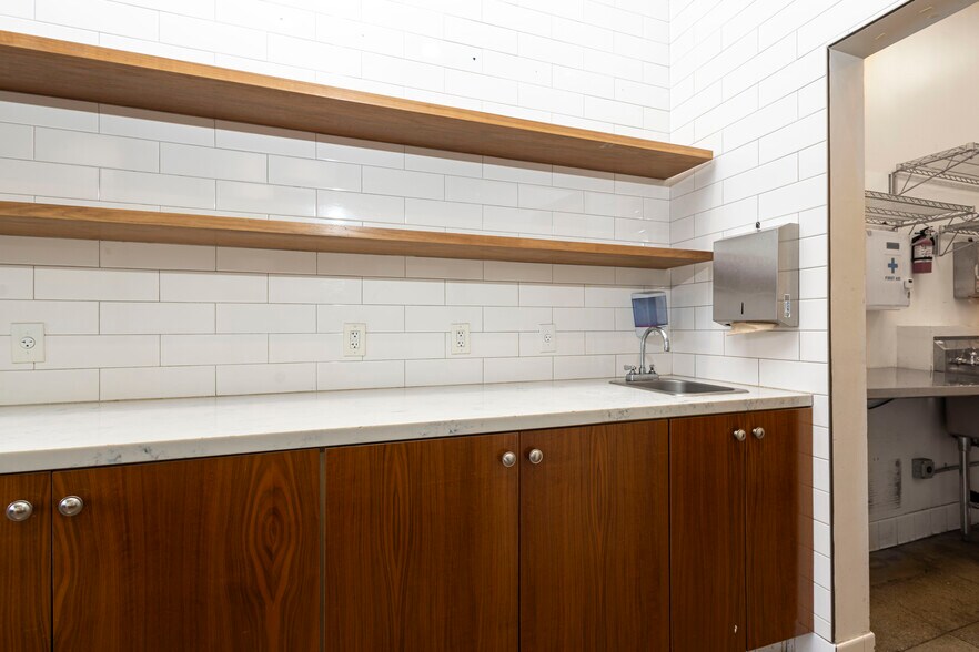 More Photos Of 3524-3536 W Sunset Blvd, Los Angeles Storefront For Lease