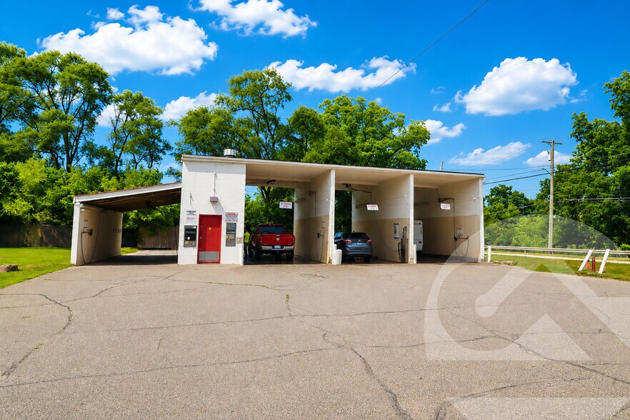 More Photos Of 360 South St, Ortonville General Retail For Sale