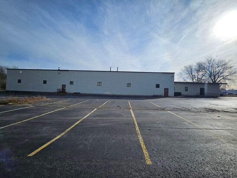 More Photos Of 4738 American Rd, Rockford Industrial For Lease