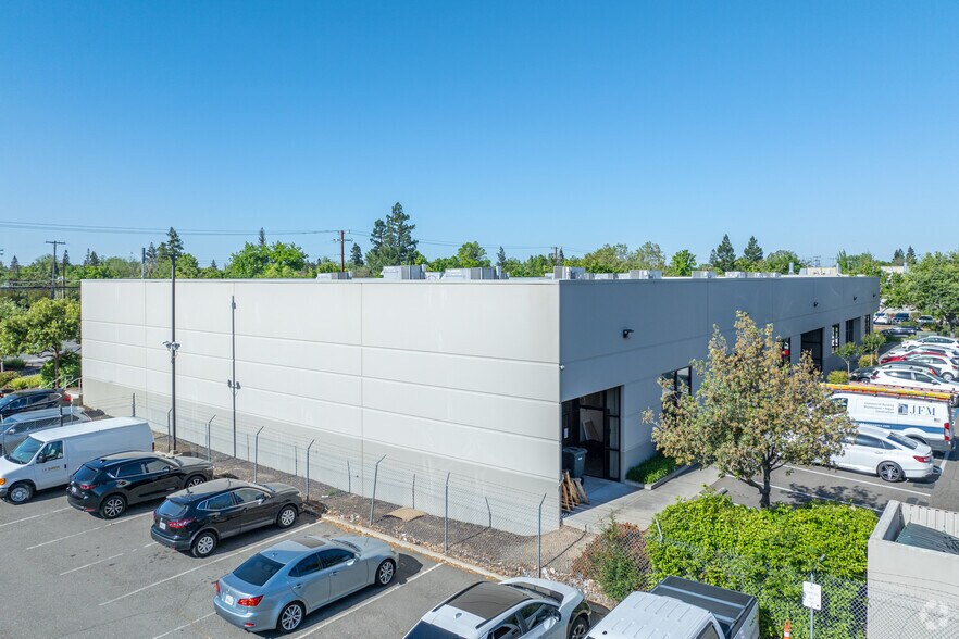 More Photos Of 7273 14th Ave, Sacramento Flex For Lease