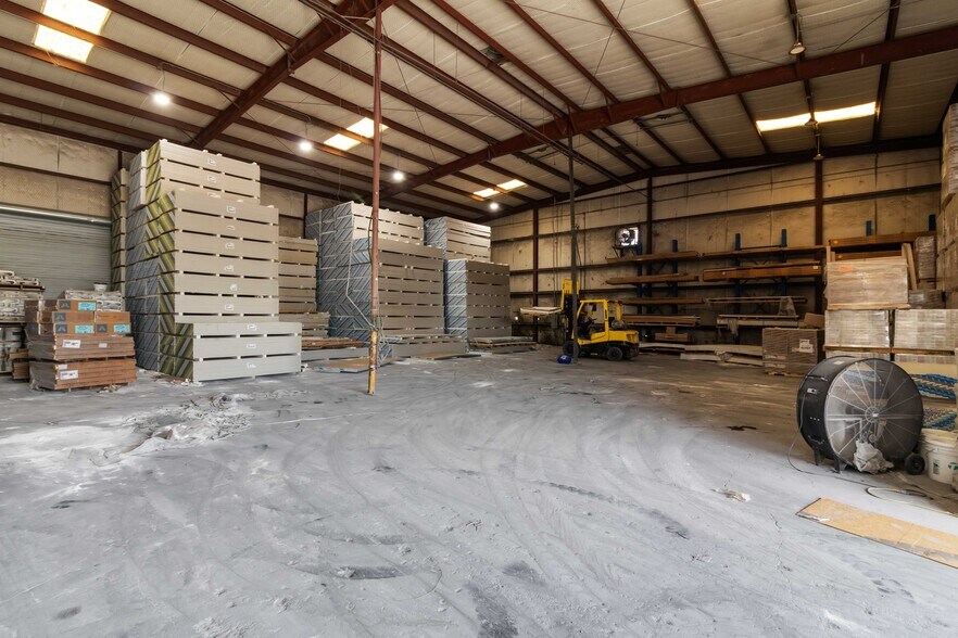 More Photos Of 1707 Graham Rd, College Station Warehouse For Sale