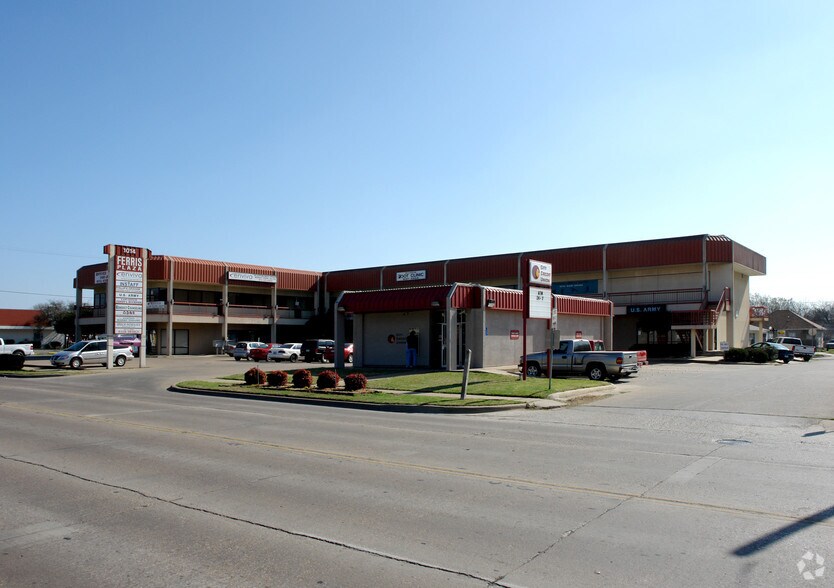 More Photos Of 1014 Ferris Ave, Waxahachie Freestanding For Lease