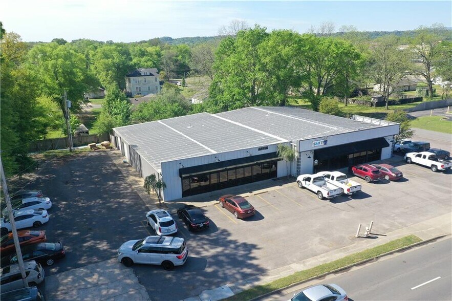 More Photos Of 302 E Parkway Dr, Russellville General Retail For Sale
