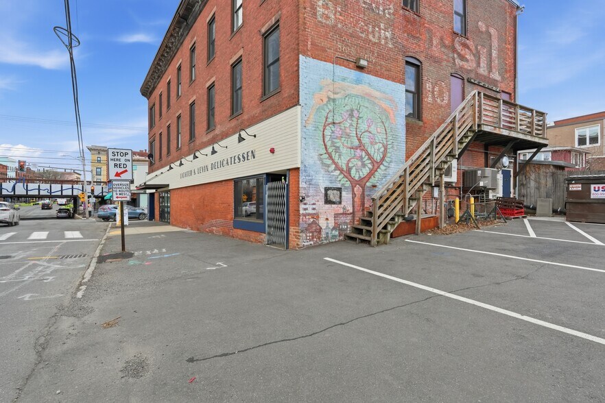 More Photos Of 1 Market St, Northampton Storefront Retail Residential For Lease