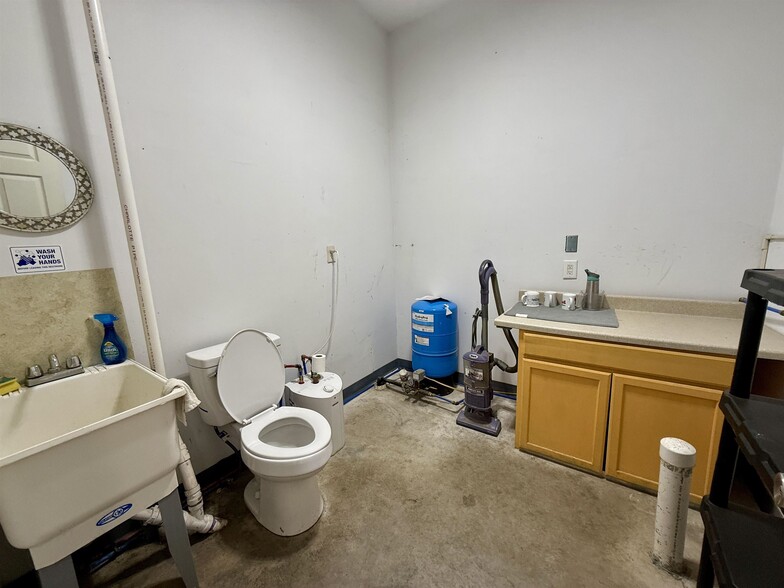 More Photos Of 51 Crane Rd, Winthrop General Retail For Sale