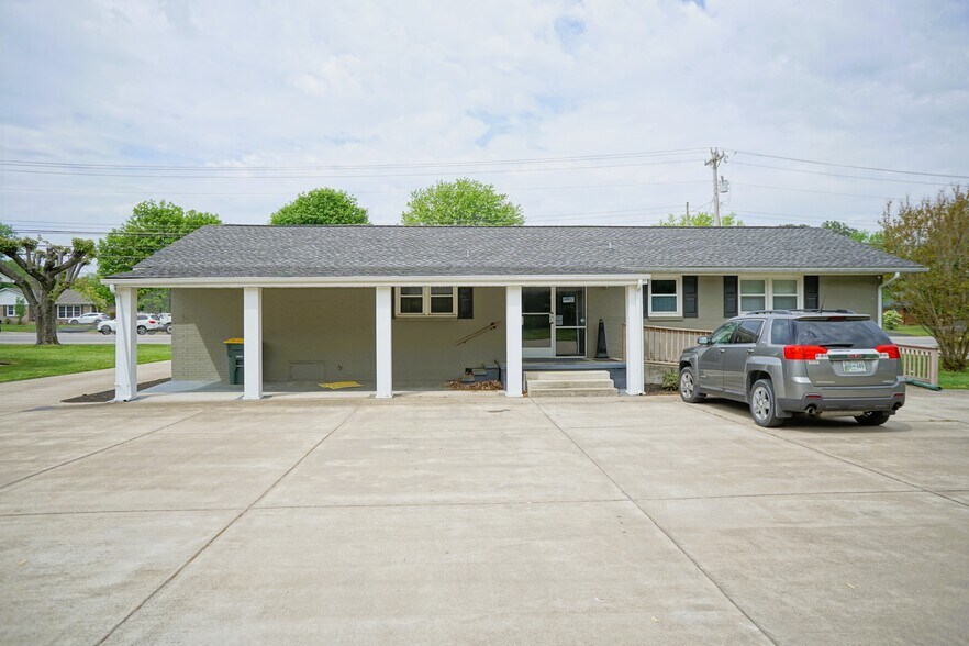 More Photos Of 804 S Broadway St, Portland Office For Lease