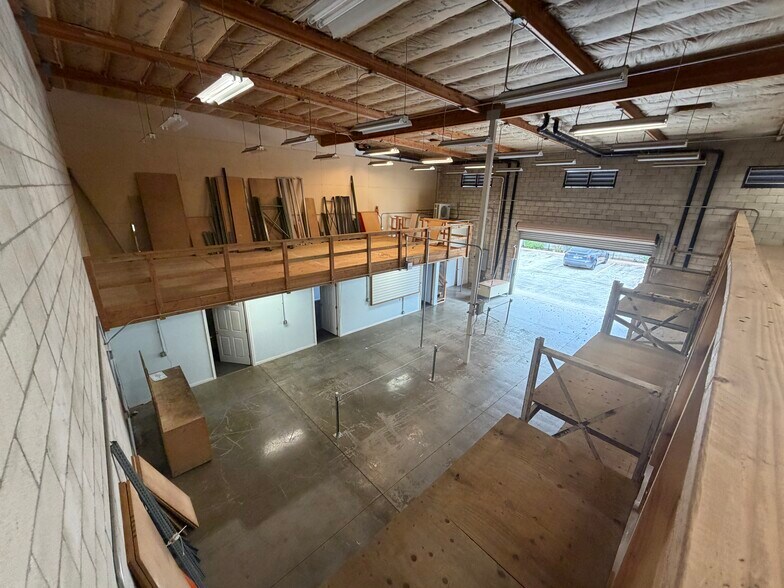 More Photos Of 94-423 Akoki St, Waipahu Warehouse For Lease