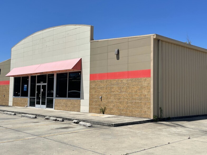 More Photos Of 44034 Highway 429, Saint Amant Freestanding For Lease