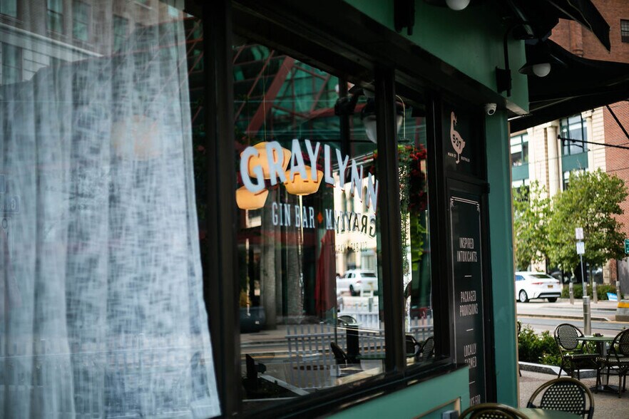 More Photos Of 537 Main St, Buffalo Storefront Retail Residential For Sale