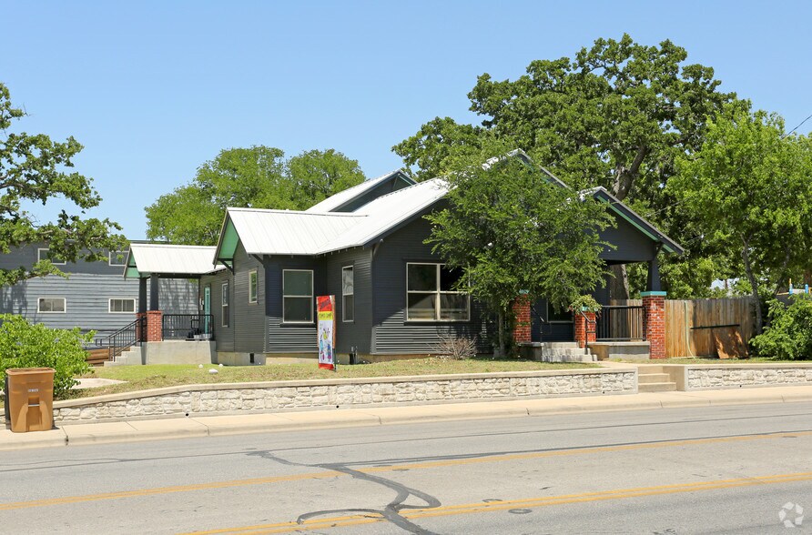 More Photos Of 504 W 38th St, Austin Unknown For Lease