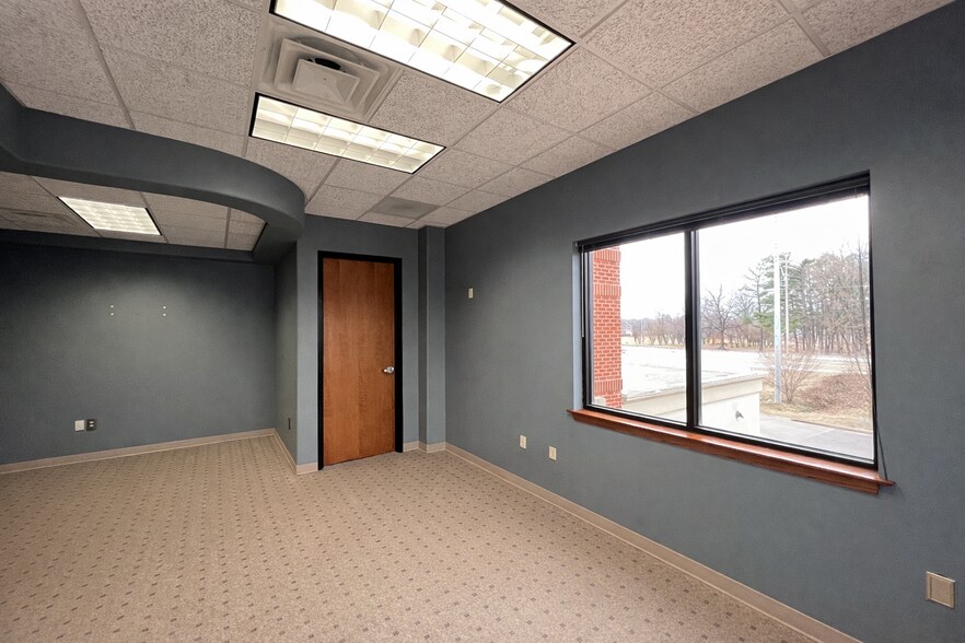 More Photos Of 37 Sandstone Cir, Jackson Medical For Lease