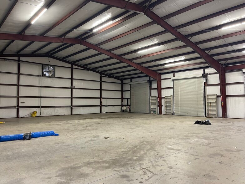 More Photos Of 2436 County Road 311, Jarrell Flex For Lease