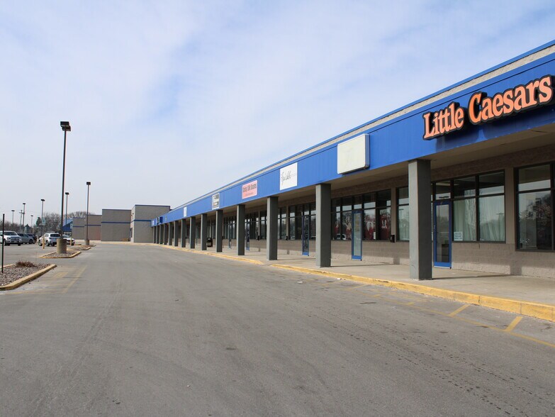 More Photos Of 7-75 W Scott St, Fond Du Lac General Retail For Sale