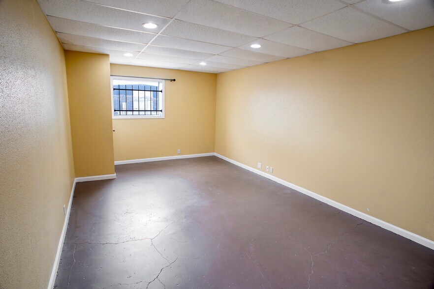 More Photos Of 910 Brenda St, Houston Warehouse For Sale