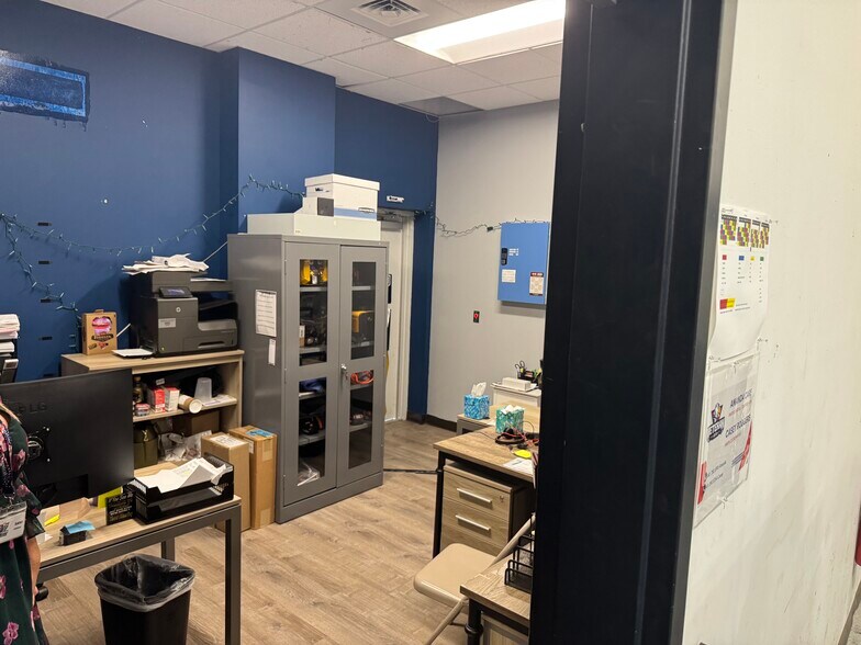 More Photos Of 6720 33rd St E, Sarasota Warehouse For Sale