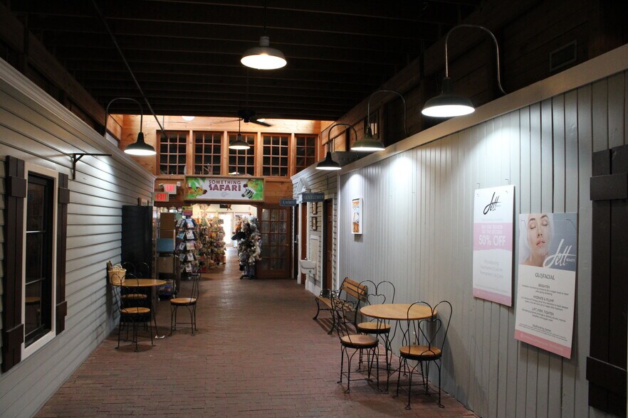 More Photos Of 310-340 Water St, Excelsior Freestanding For Lease