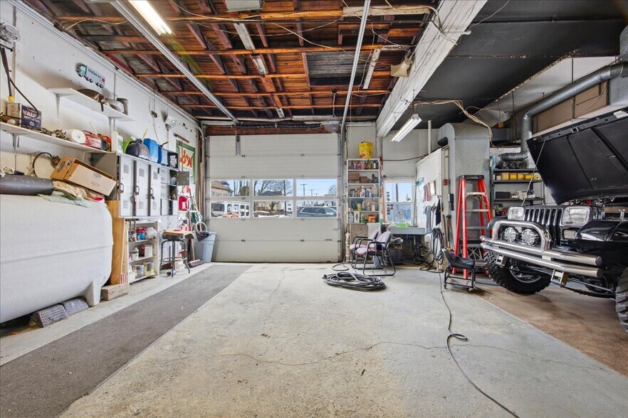 More Photos Of 53 Thames St, Groton Marina For Sale