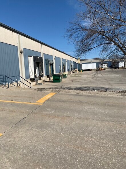 More Photos Of 2111 E 17th St, Des Moines Warehouse For Sale