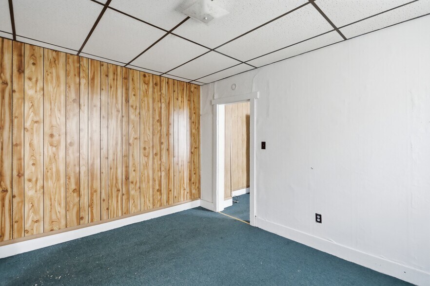 More Photos Of 14811 Broadway Ave, Frostburg Bar For Sale
