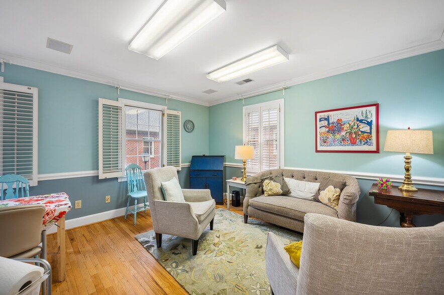 More Photos Of 4728 Park Rd, Charlotte Coworking Space