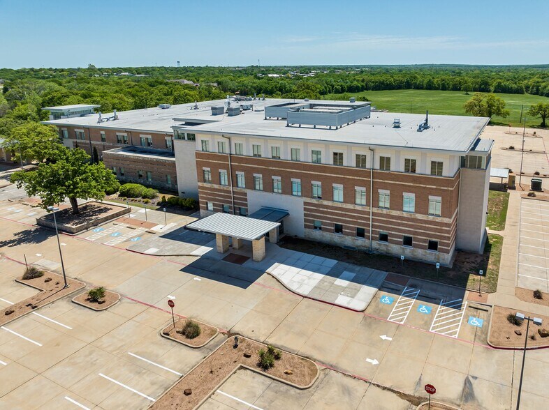 More Photos Of 1903 Doctors Hospital Dr, Bridgeport Medical For Lease