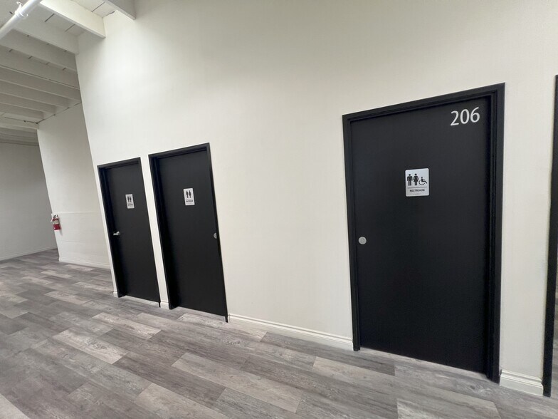 More Photos Of 1801 S Hill St, Los Angeles Industrial For Sale
