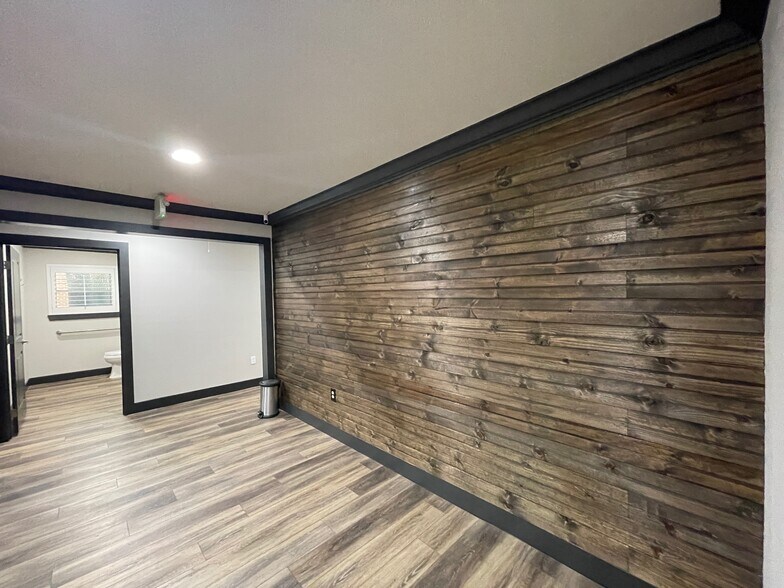 More Photos Of 408 Wilson Rd, Conroe Loft Creative Space For Sale